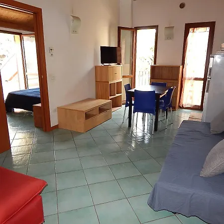 N186 - Numana, Nuovo Bilocale Con Piscina נומאנה